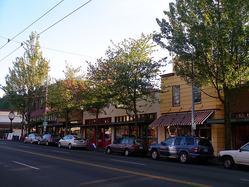 Rainier Avenue in September 2008, well before the road diet.